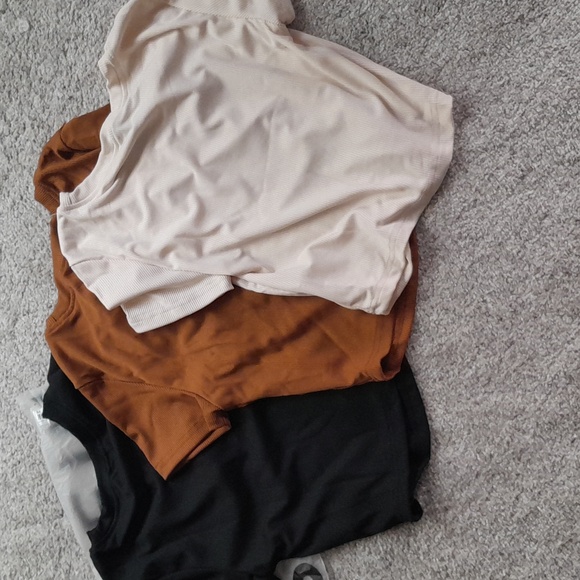 Tops - Picture 4 of 4